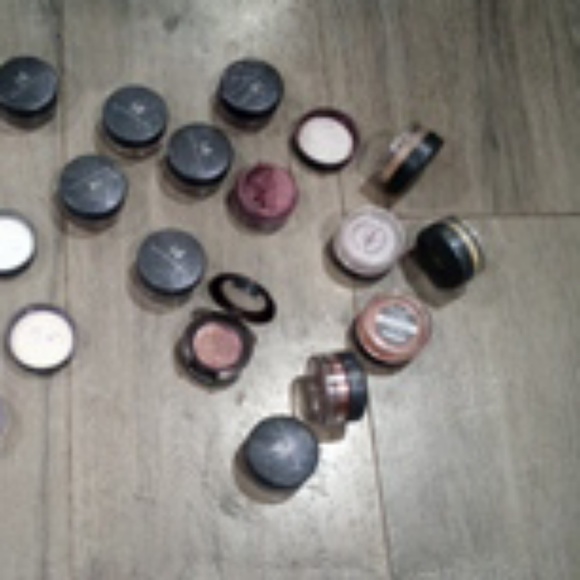 Makeup - Picture 1 of 4